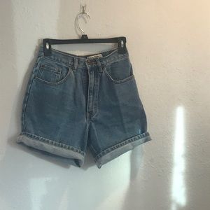 Vintage high waisted jeans shorts
